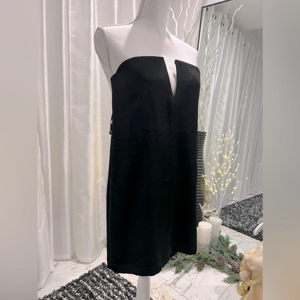 BCBG MAXAZRIA Low-Cut Strapless Dress